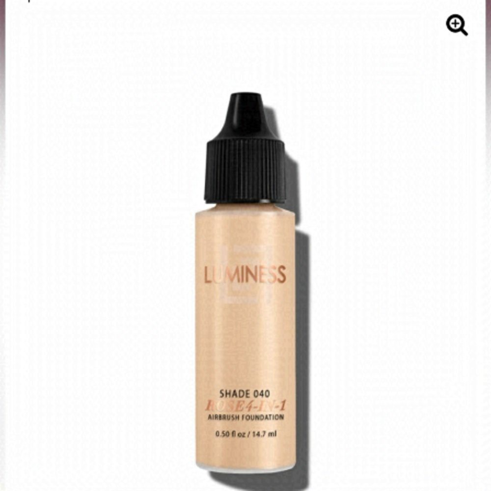 Shade 040 Foundation Luminess NWT